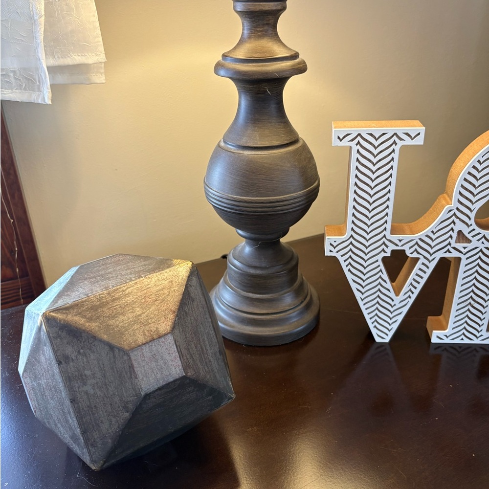 Decor - Picture 3 of 3